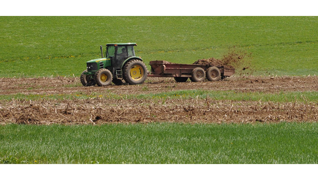 RRL-spreading-manure